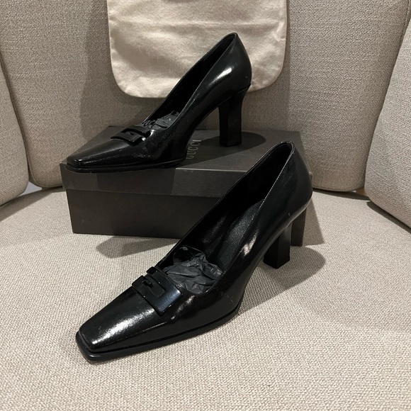 GUCCI Vintage G Square toe pump. 
Worn for 1/2 hour only! - Picture 3 of 8